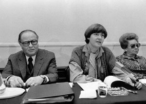 dohnal_Foto16 Bundeskanzler Bruno Kreisky, Staatssekretärin für Frauenangelegenheiten Johanna Dohnal und Wissenschaftsministerin Hertha Firnberg anläßlich der ersten österreichischen Frauenenquete am 14.12.1979 Copyright: Votava